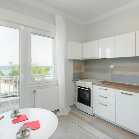 Beachfront شقة Peraía